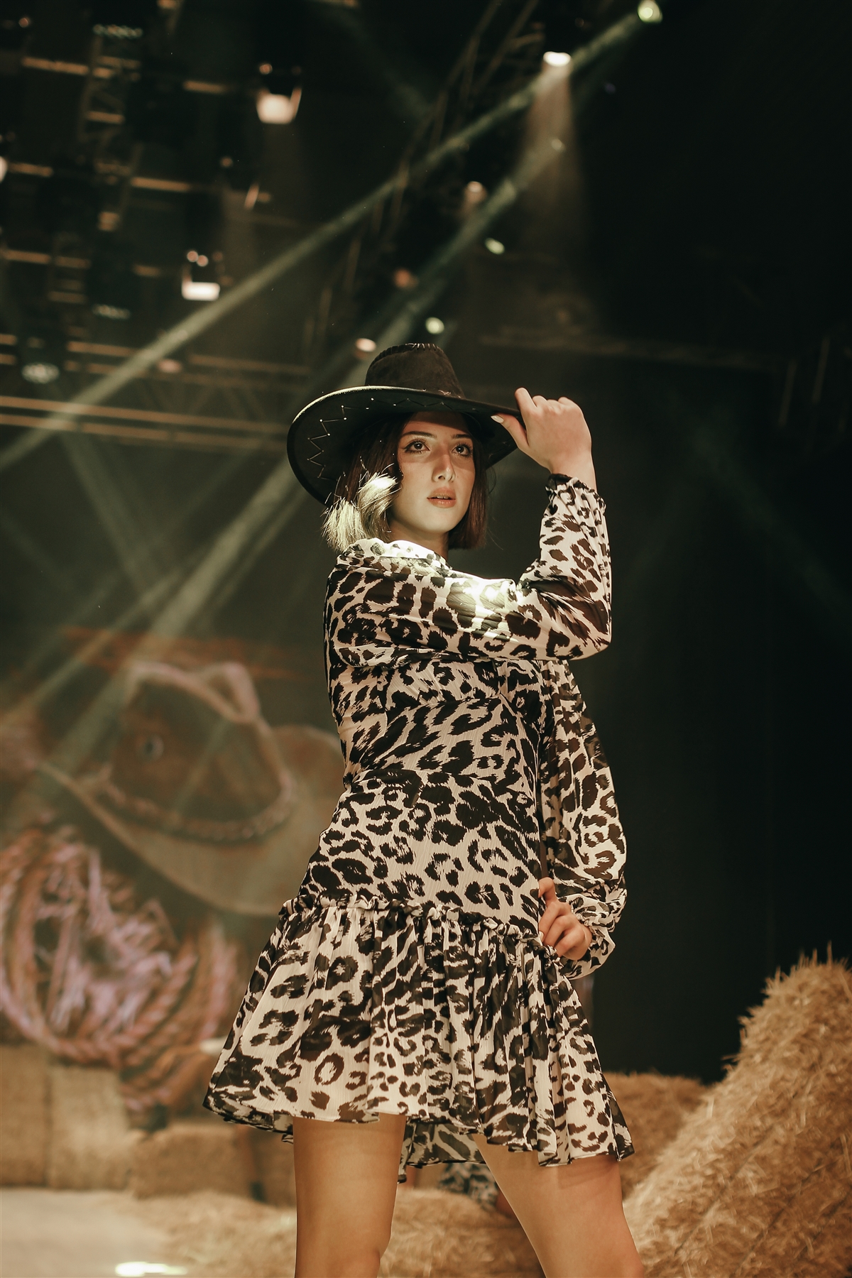 Siyah Leopar Desenli Elbise
